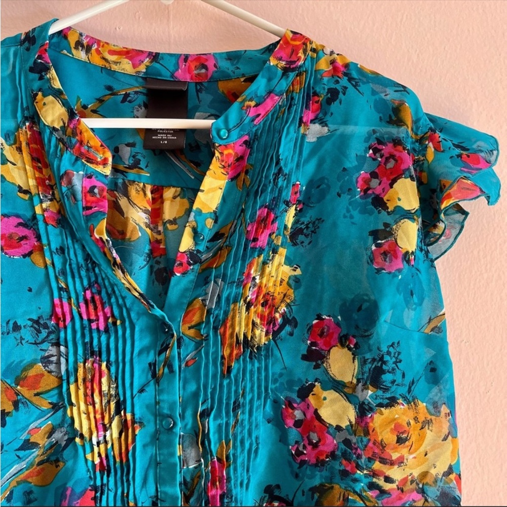 Covington blue floral blouse Large yellow + pink flowers flutter sleeve